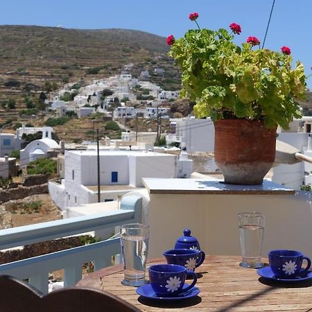 Traditional Apartment In Kastro Sikinos Exterior photo